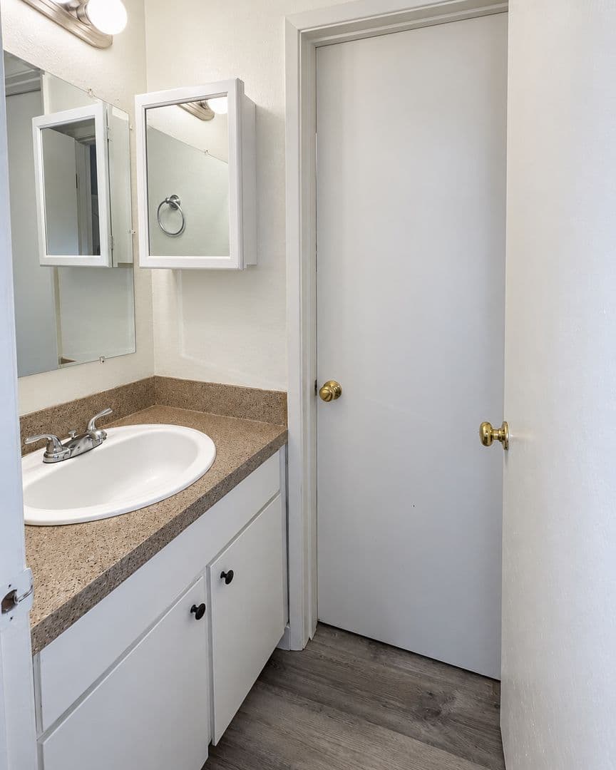 Battle Ground Apartment: 117 NE Clark Ave.