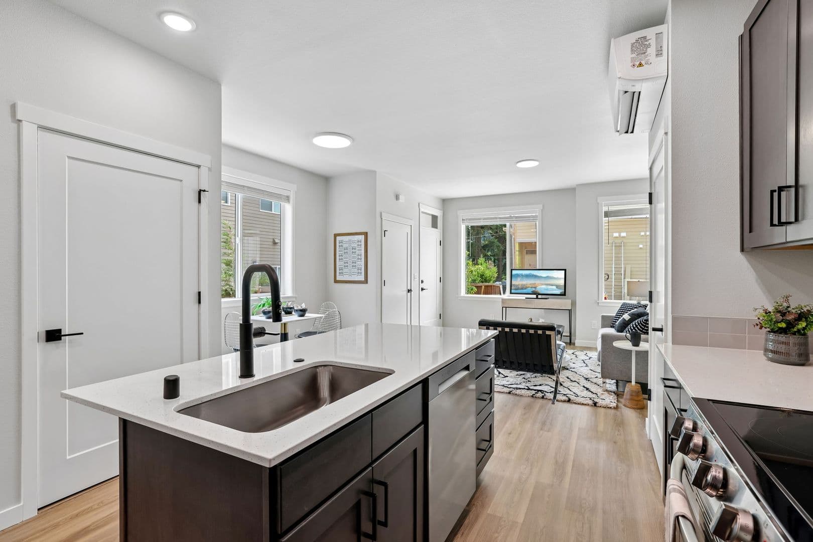 Vancouver Apartment: 6807 NE 15th