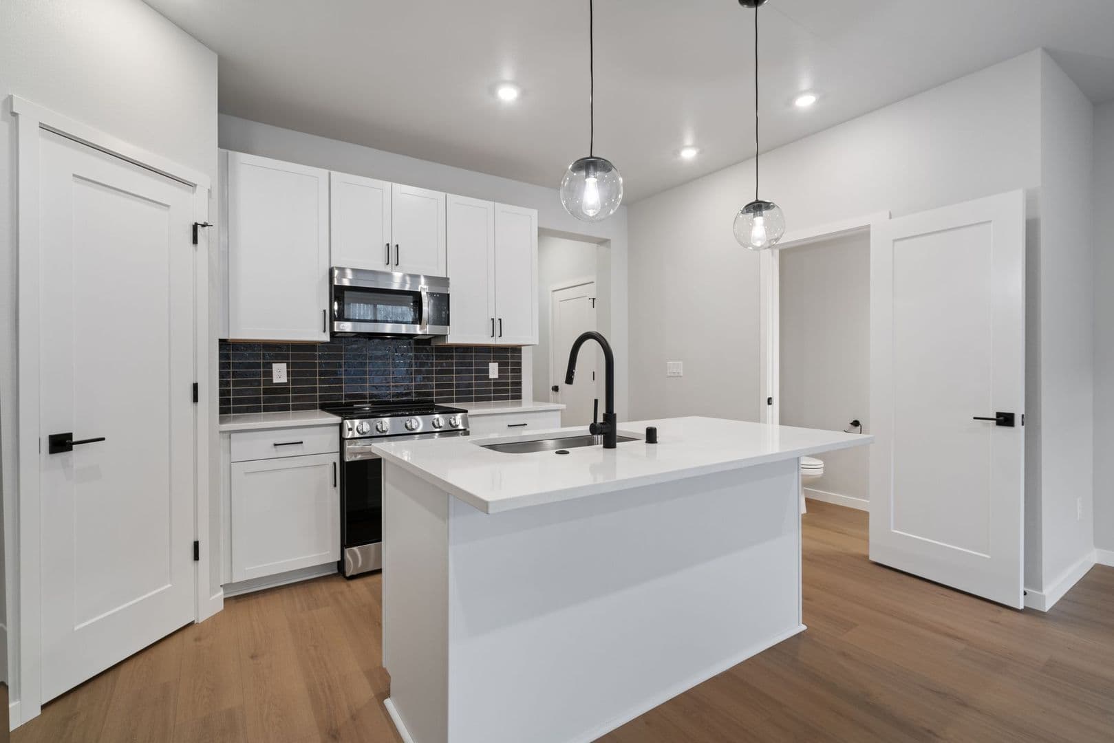 Vancouver Apartment: 3301-3318 NE 47th Ct