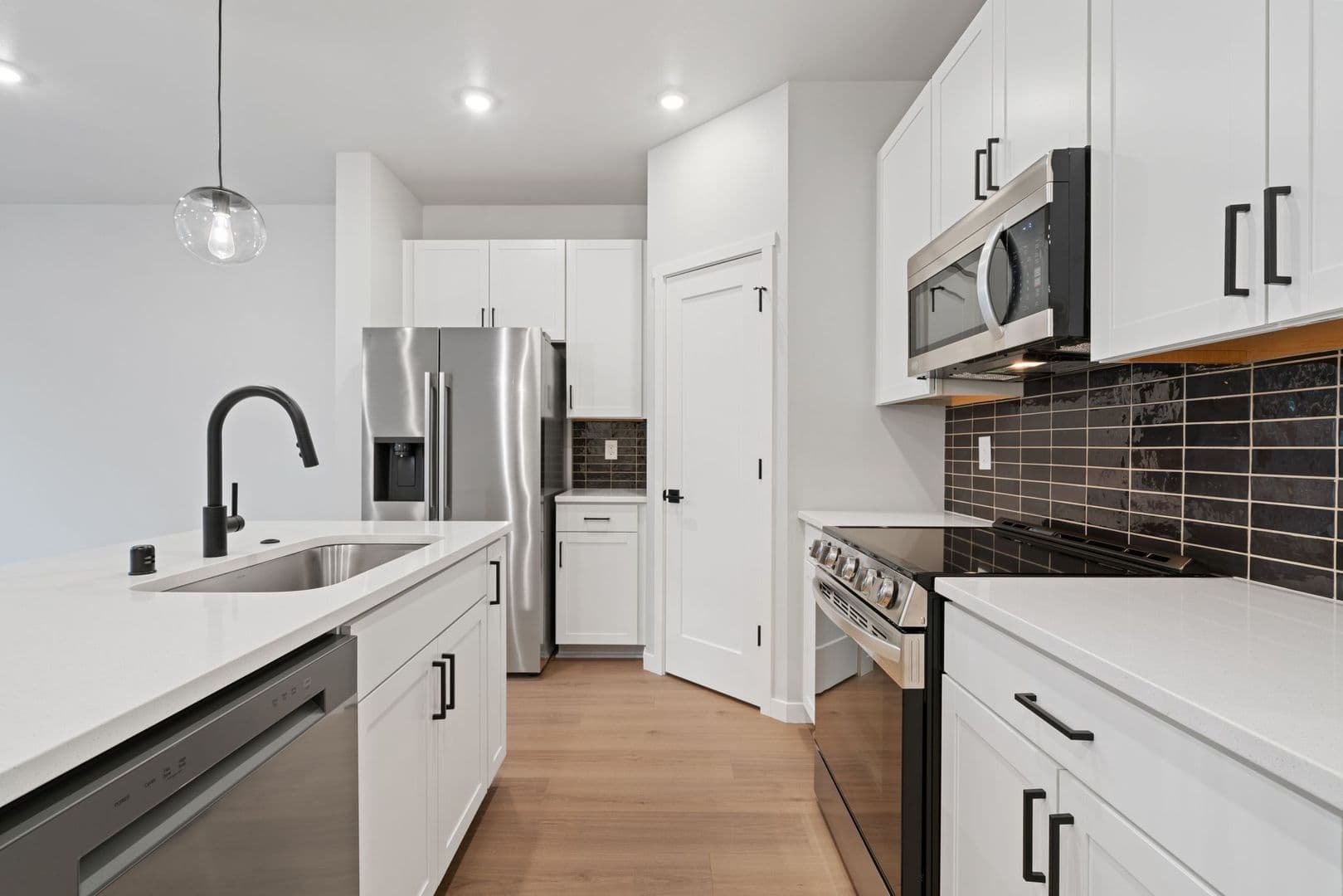 Vancouver Apartment: 3301-3318 NE 47th Ct