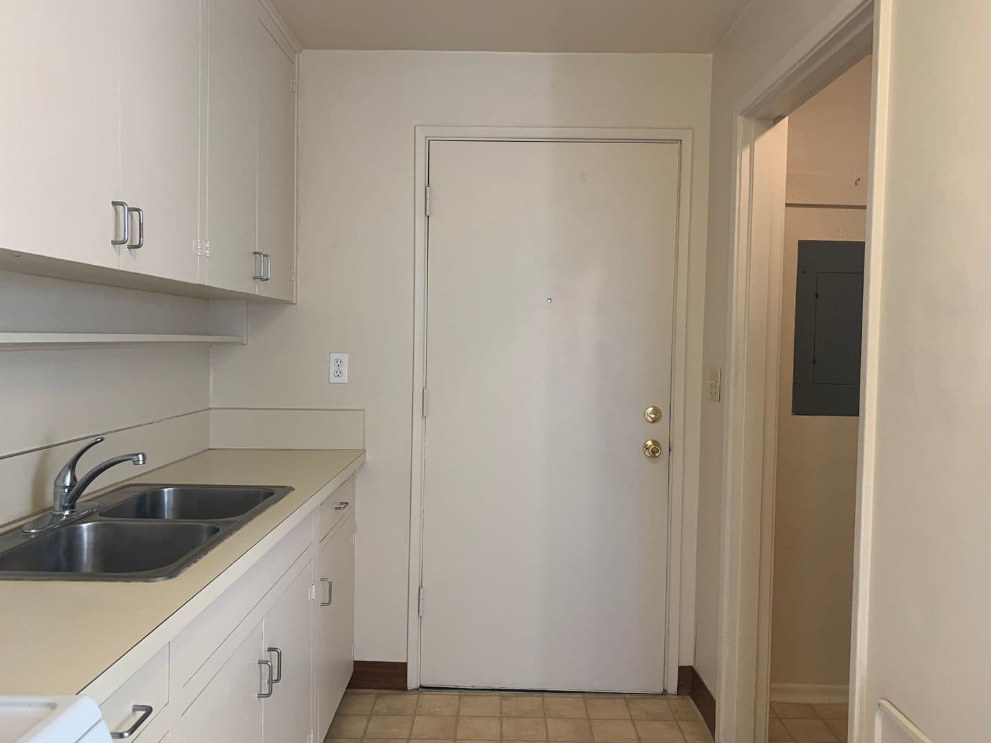 Vancouver Apartment: 3106 & 3108  E McLoughlin Blvd
