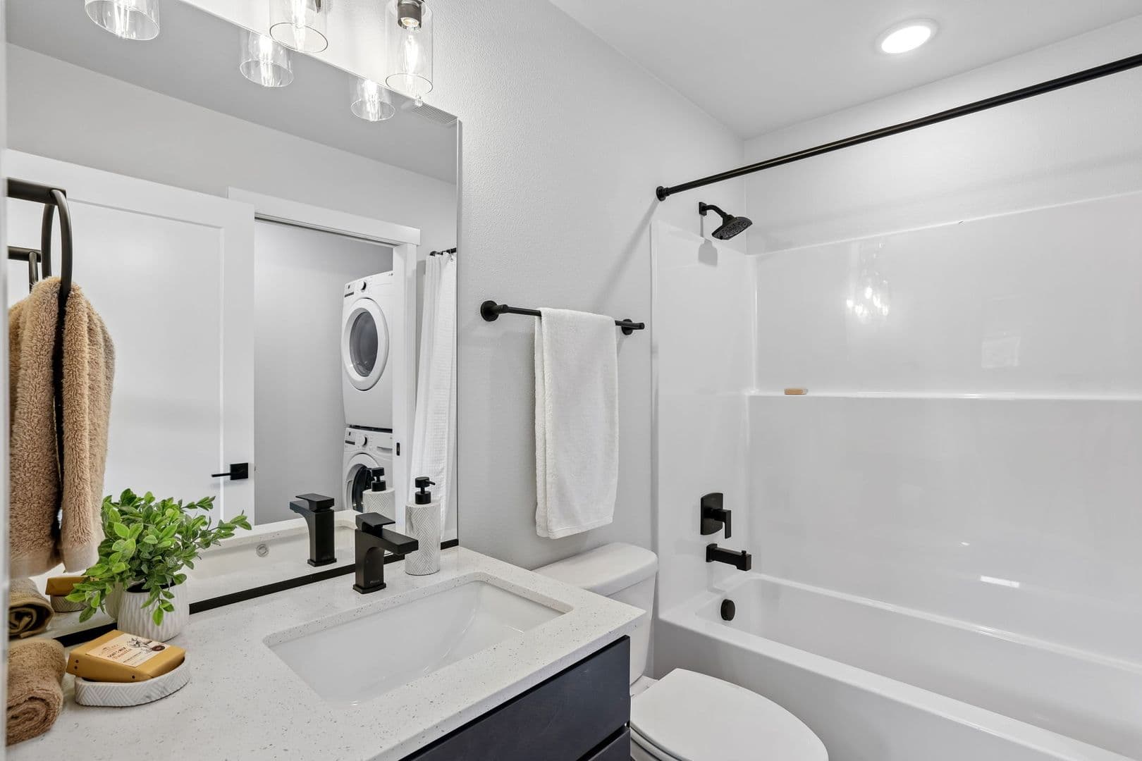 Vancouver Apartment: 6807 NE 15th