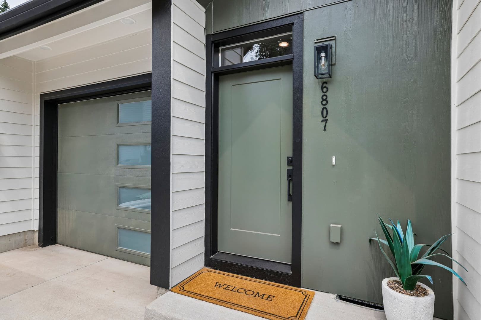 Vancouver Apartment: 6807 NE 15th