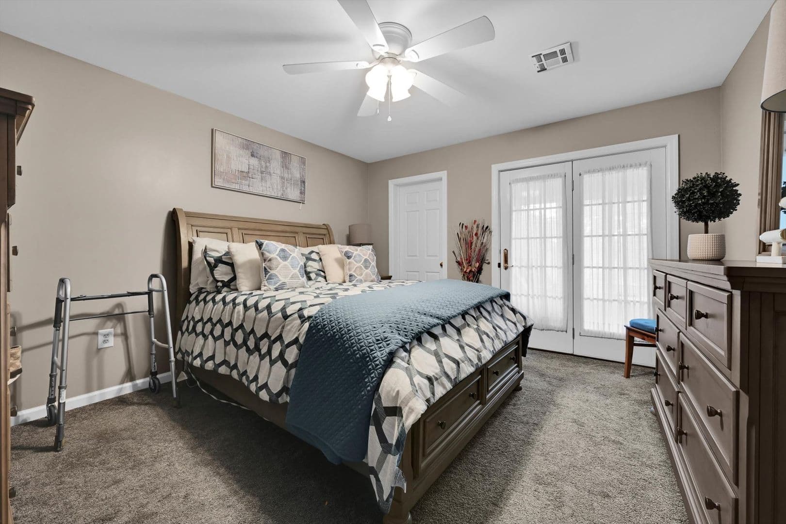 Lancaster House: 246 Black Oak Drive