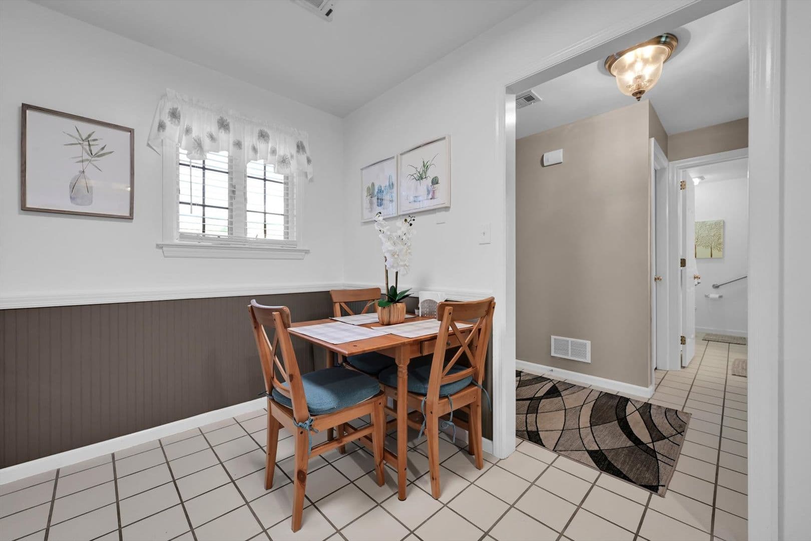 Lancaster House: 246 Black Oak Drive
