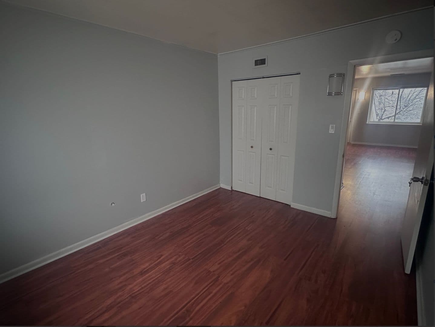 Manchester Apartment: 454 Maple St.