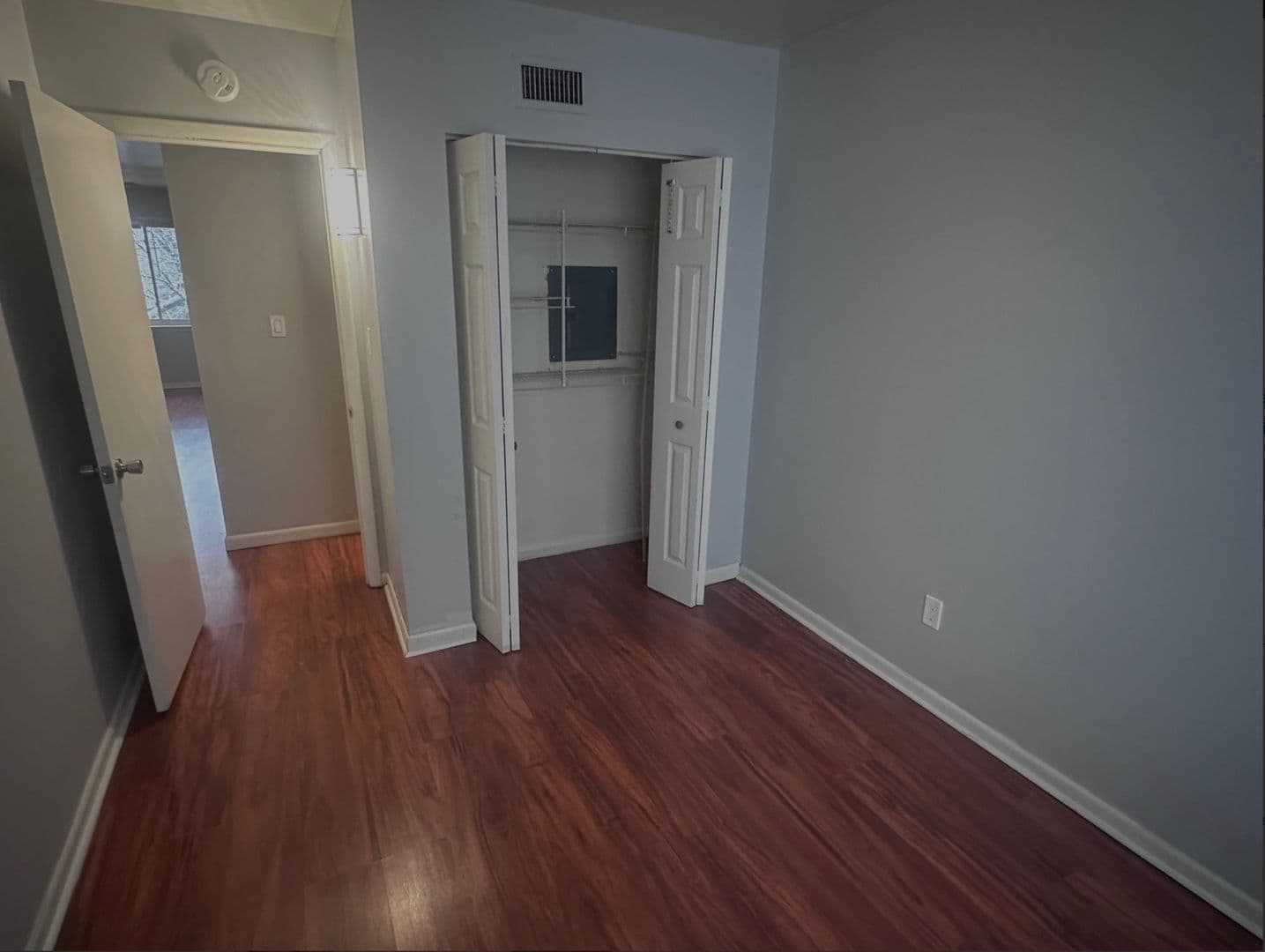 Manchester Apartment: 454 Maple St.