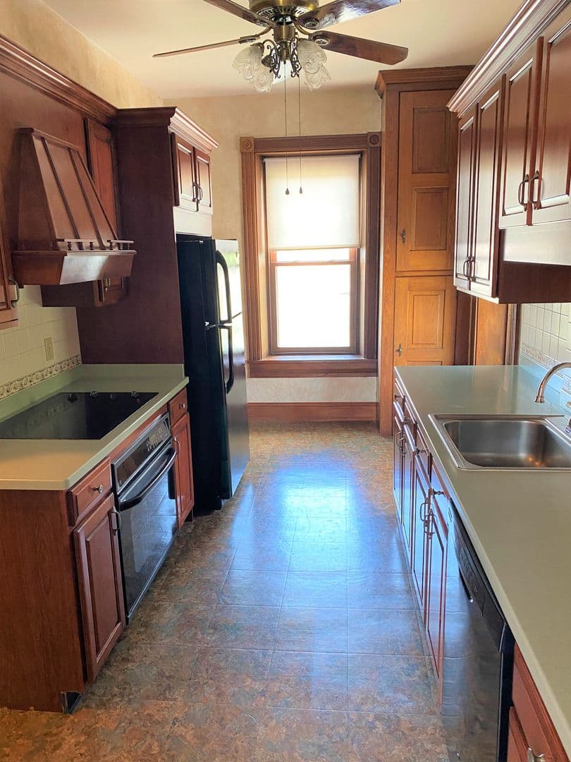 Lancaster House: 2115 Marietta Ave