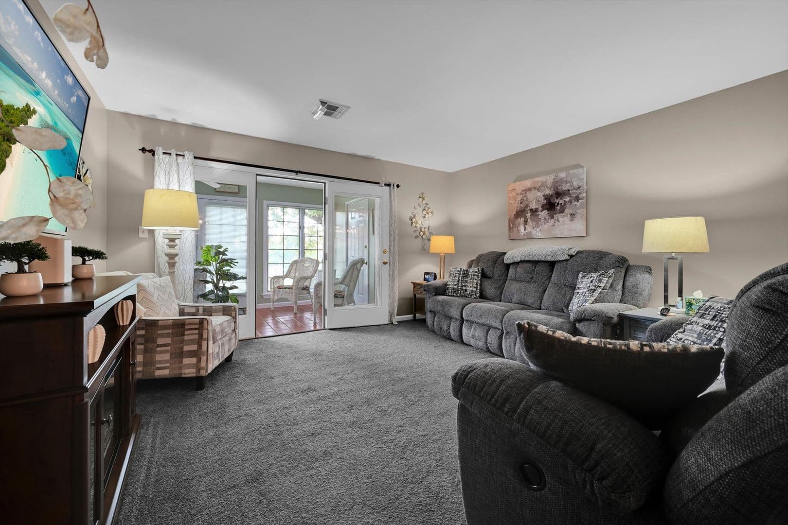 Lancaster House: 246 Black Oak Drive