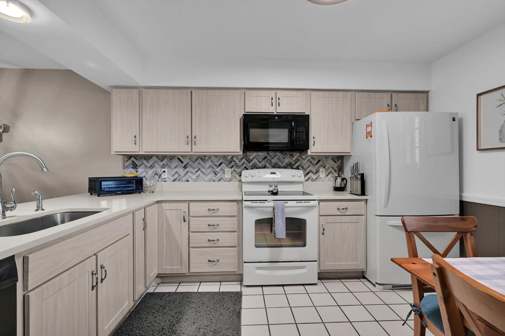 Lancaster House: 246 Black Oak Drive