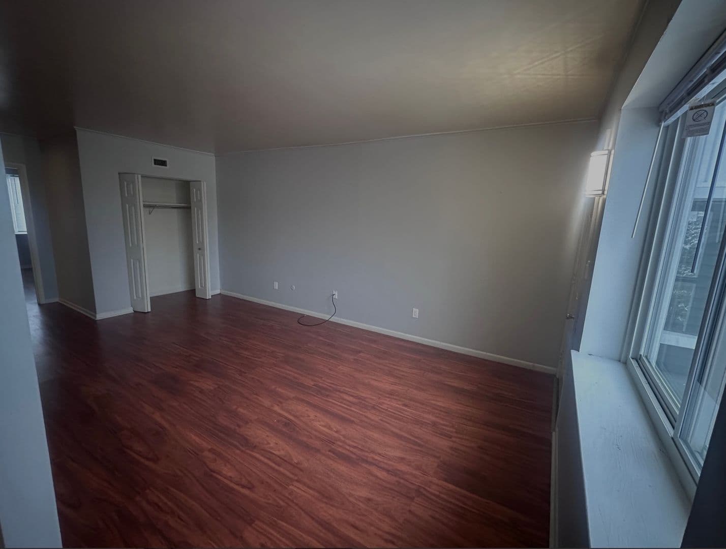 Manchester Apartment: 454 Maple St.