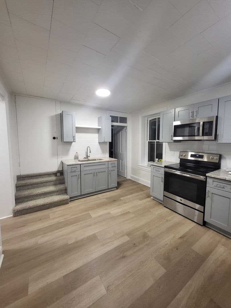Millersville Apartment: 13 Manor Avenue