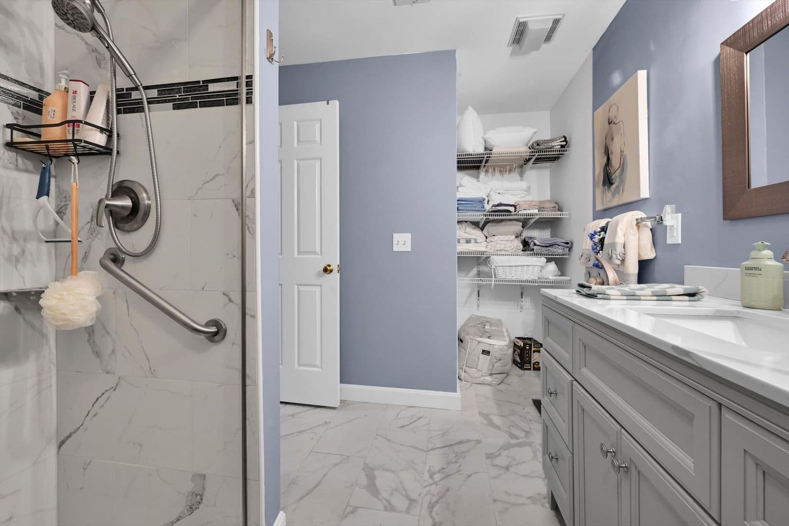 Lancaster House: 246 Black Oak Drive