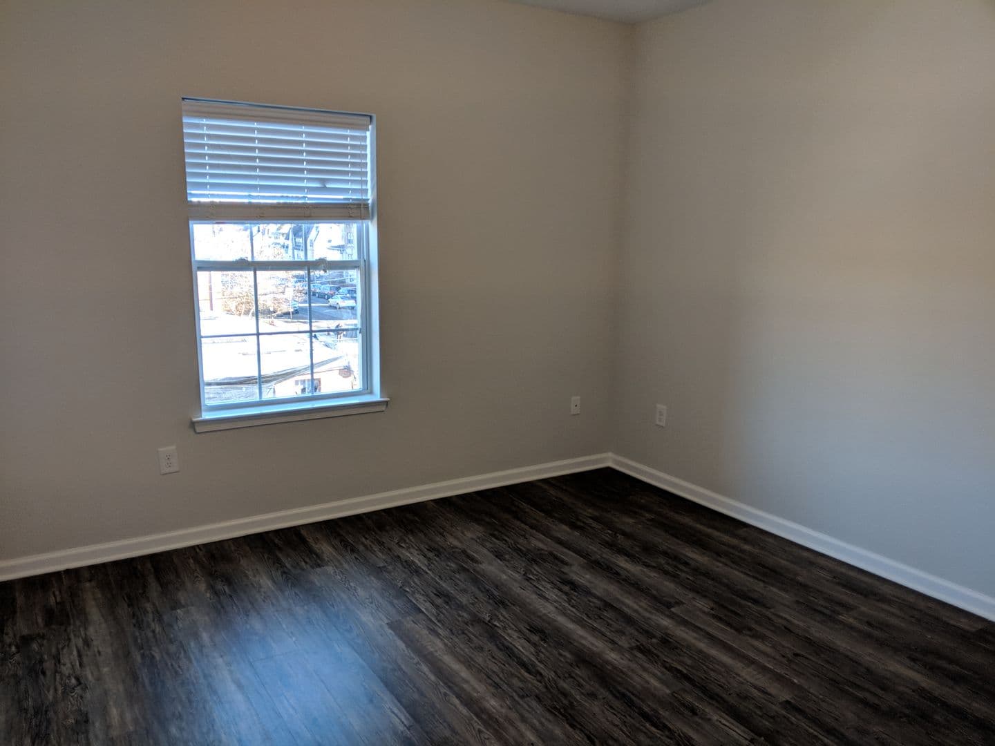 Elizabeth Apartment: 406 Westminster Avenue
