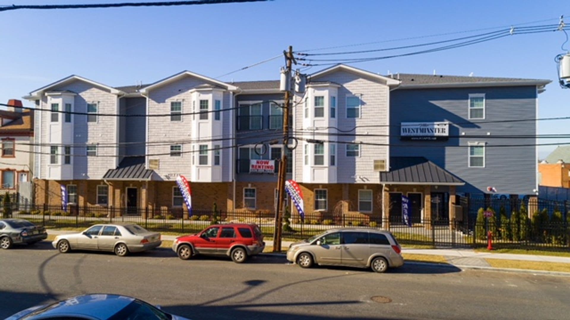 Elizabeth Apartment: 406 Westminster Avenue