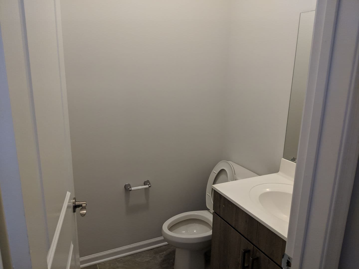Elizabeth Apartment: 406 Westminster Avenue