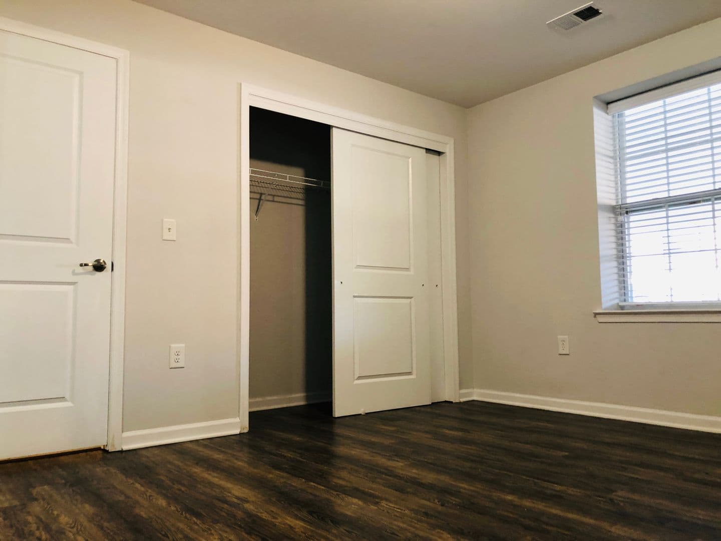 Elizabeth Apartment: 406 Westminster Avenue