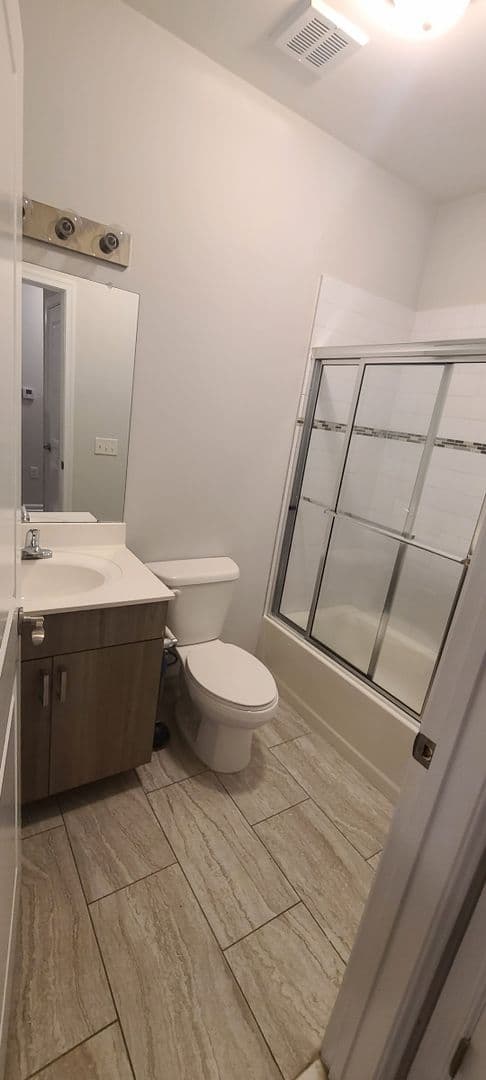 Elizabeth Apartment: 406 Westminster Avenue