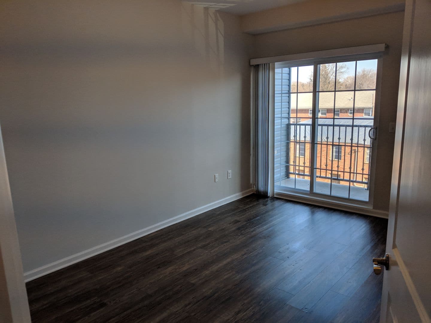Elizabeth Apartment: 406 Westminster Avenue
