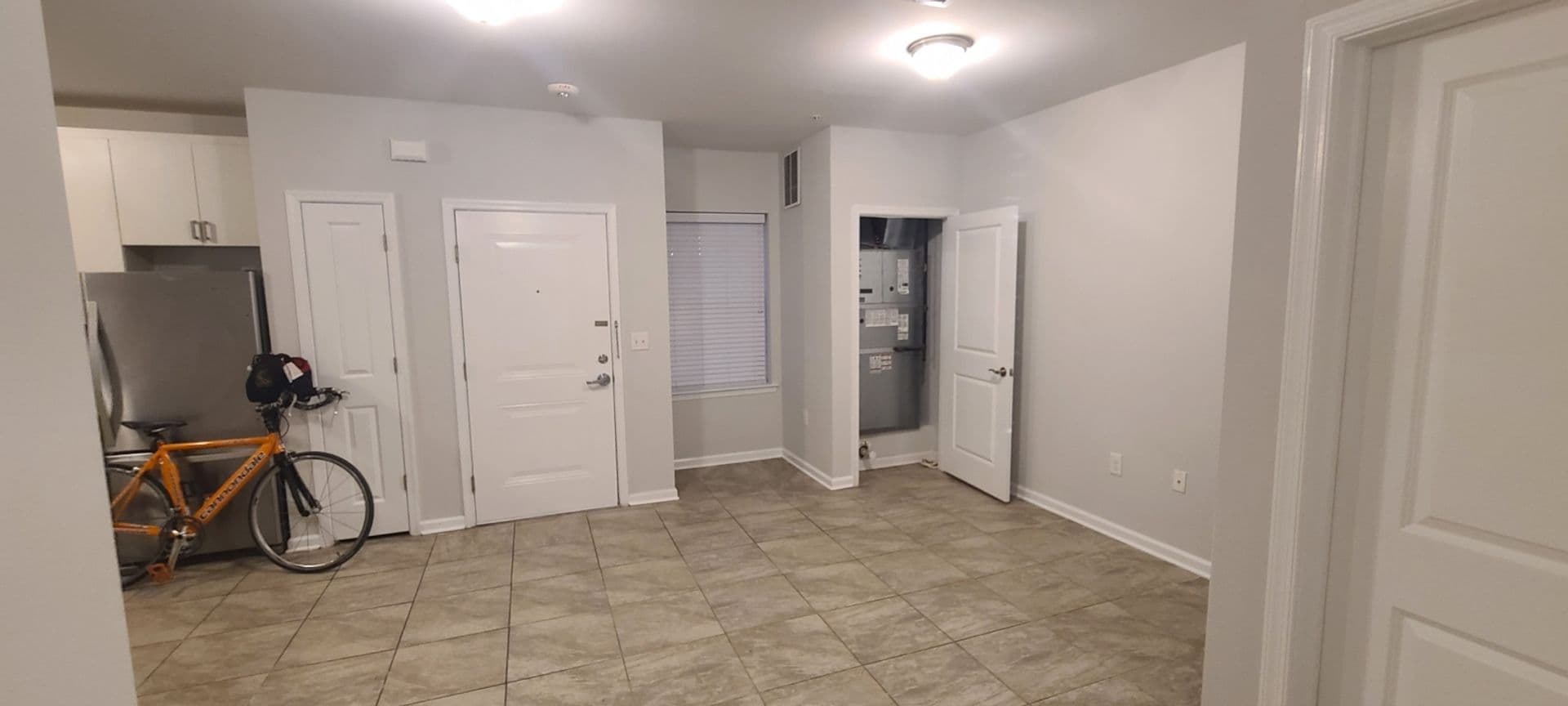 Elizabeth Apartment: 406 Westminster Avenue