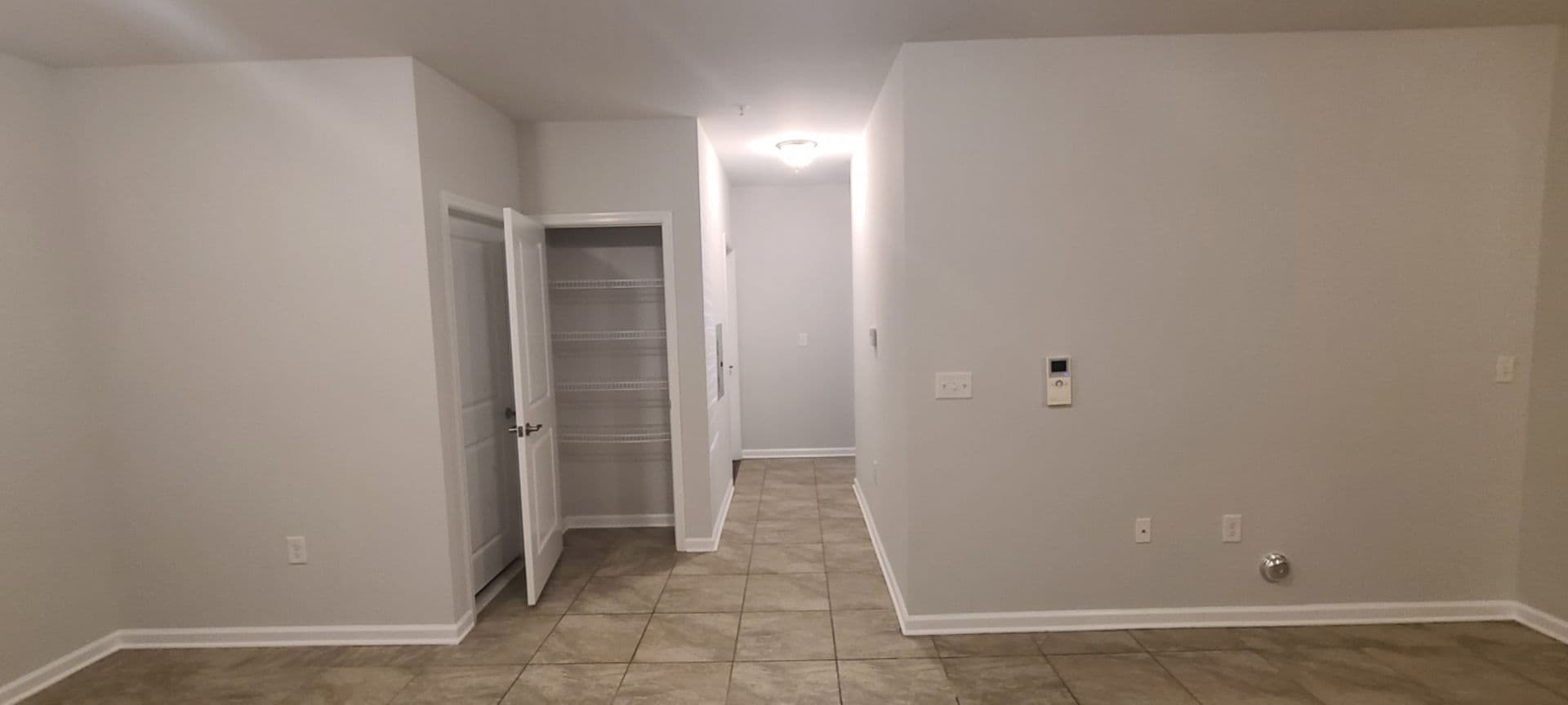 Elizabeth Apartment: 406 Westminster Avenue
