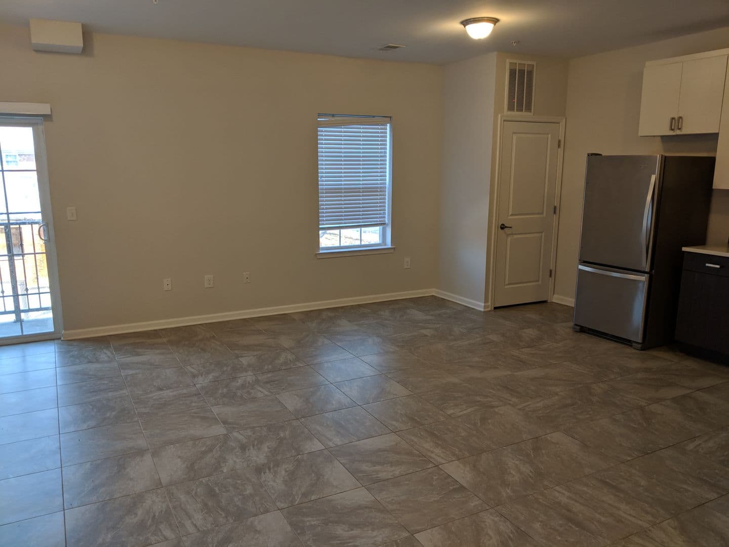 Elizabeth Apartment: 406 Westminster Avenue