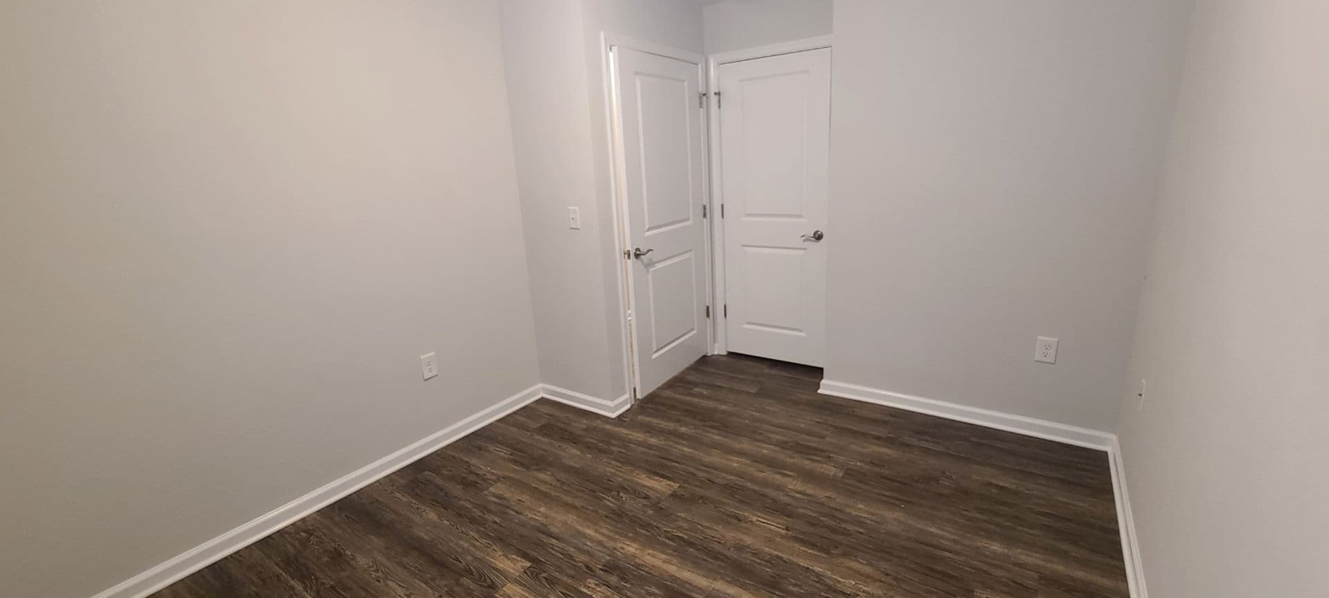 Elizabeth Apartment: 406 Westminster Avenue