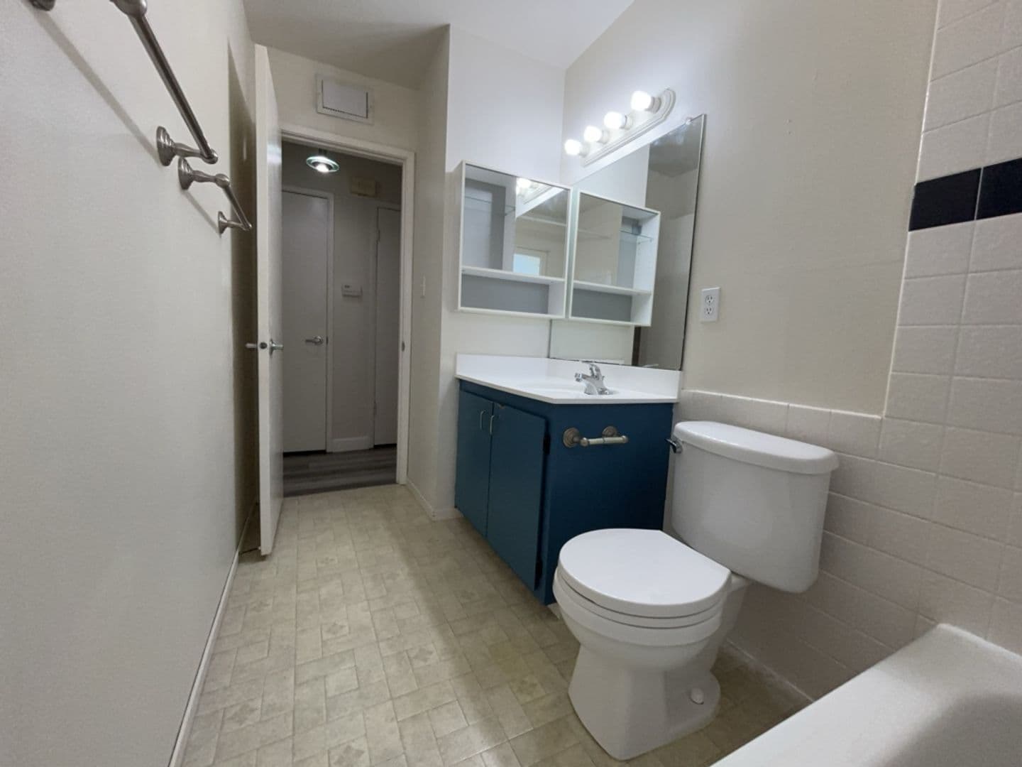 Davis Condo: 1901 Donner Ave #4