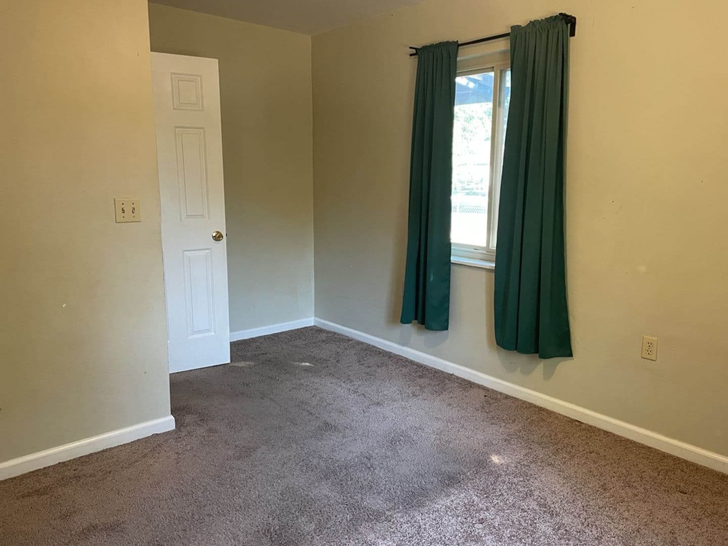 Woodland Apartment: 72 4th Street