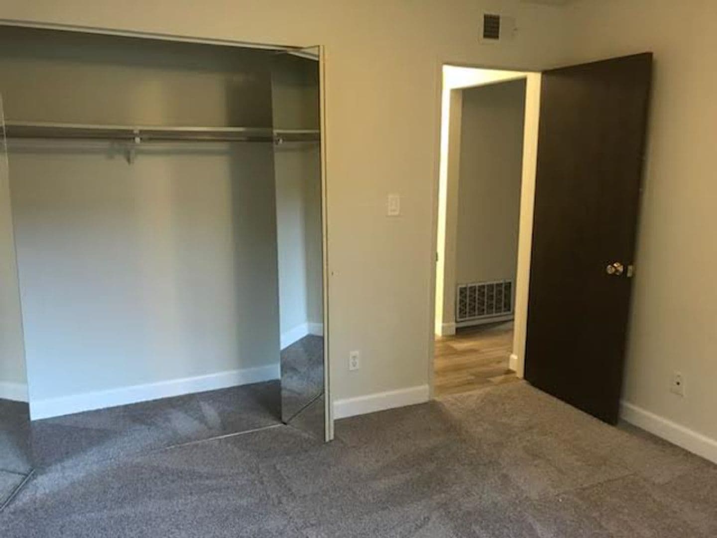 Davis House: 1712 Fremont Court #1