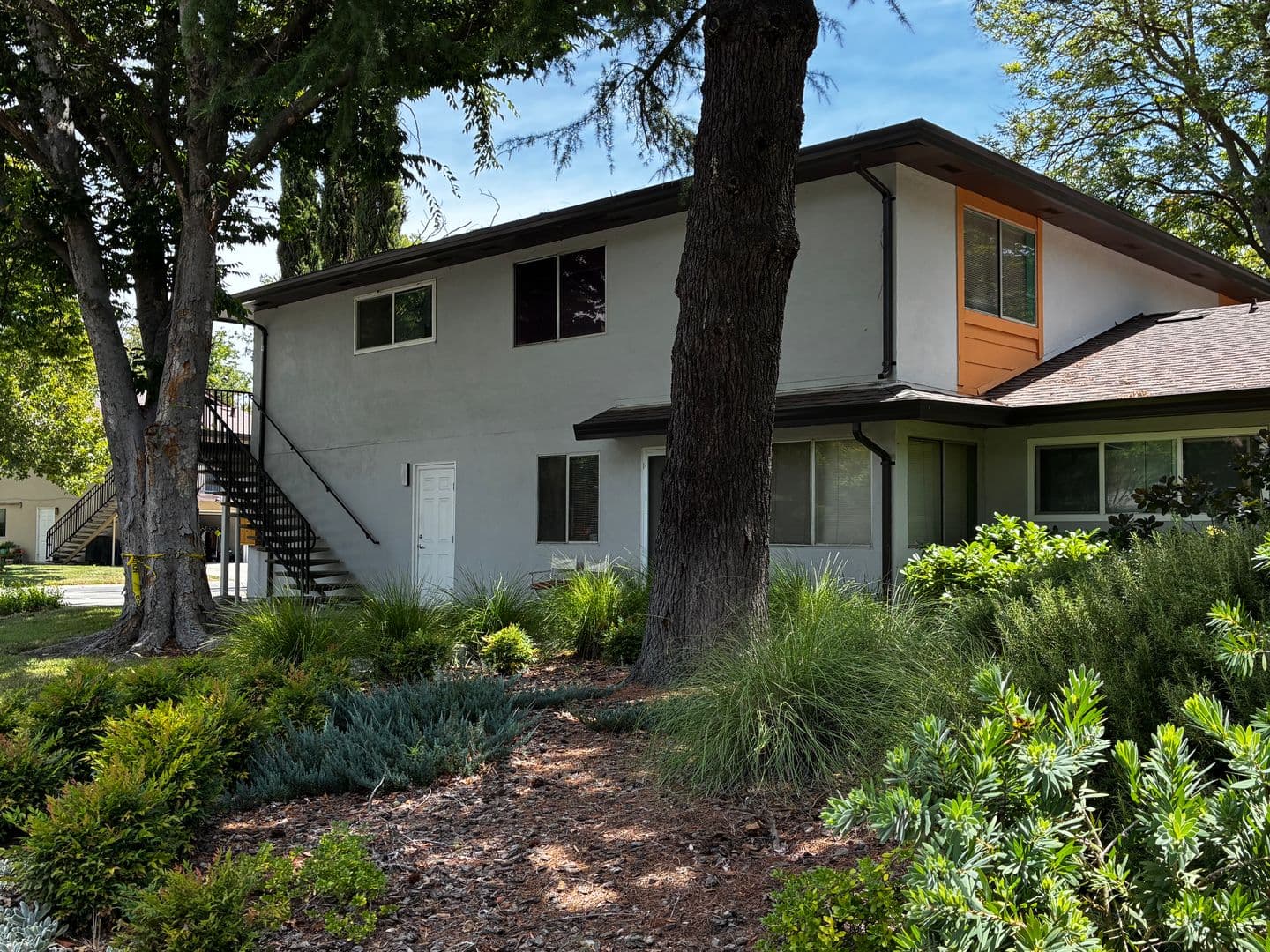 Davis Condo: 1901 Donner Ave #4