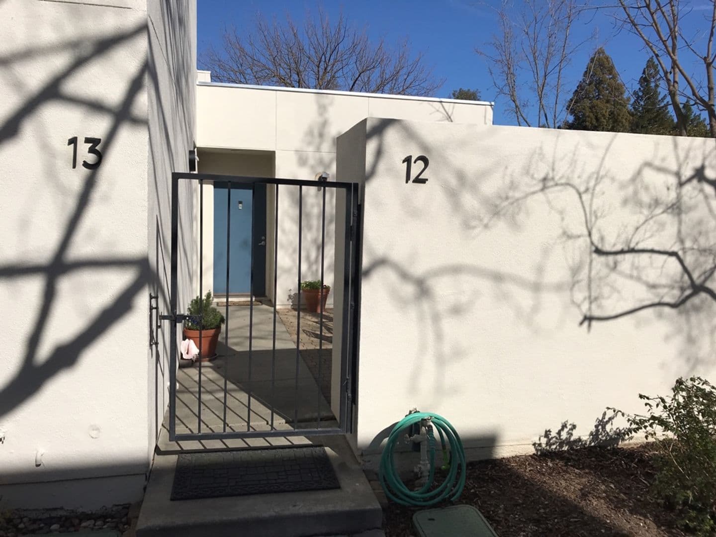 Davis House: 909 Alvarado Avenue #12