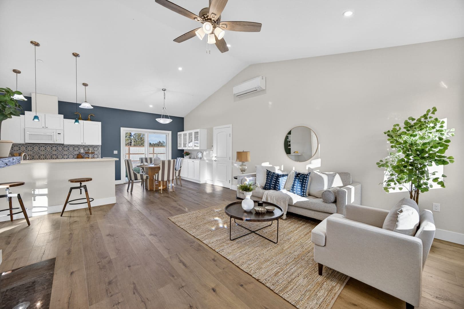 Davis House: 35622 Yosemite Avenue