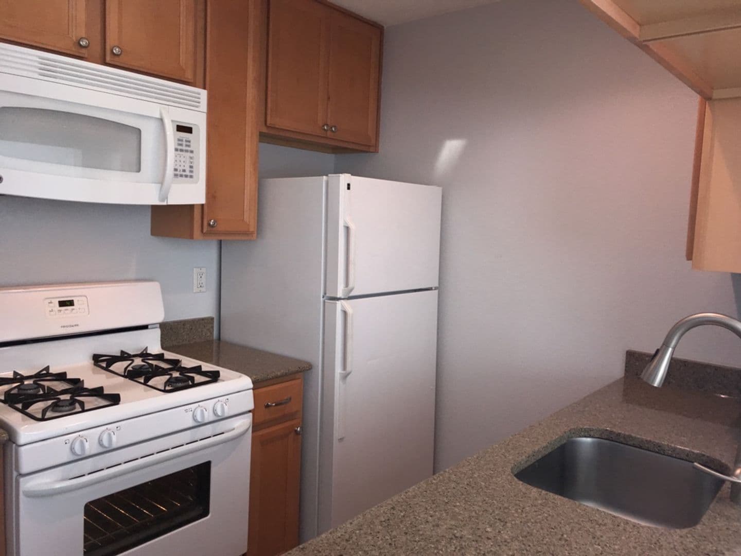 Davis House: 909 Alvarado Avenue #12