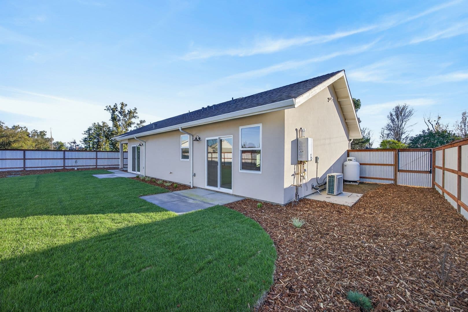 Davis House: 35622 Yosemite Avenue