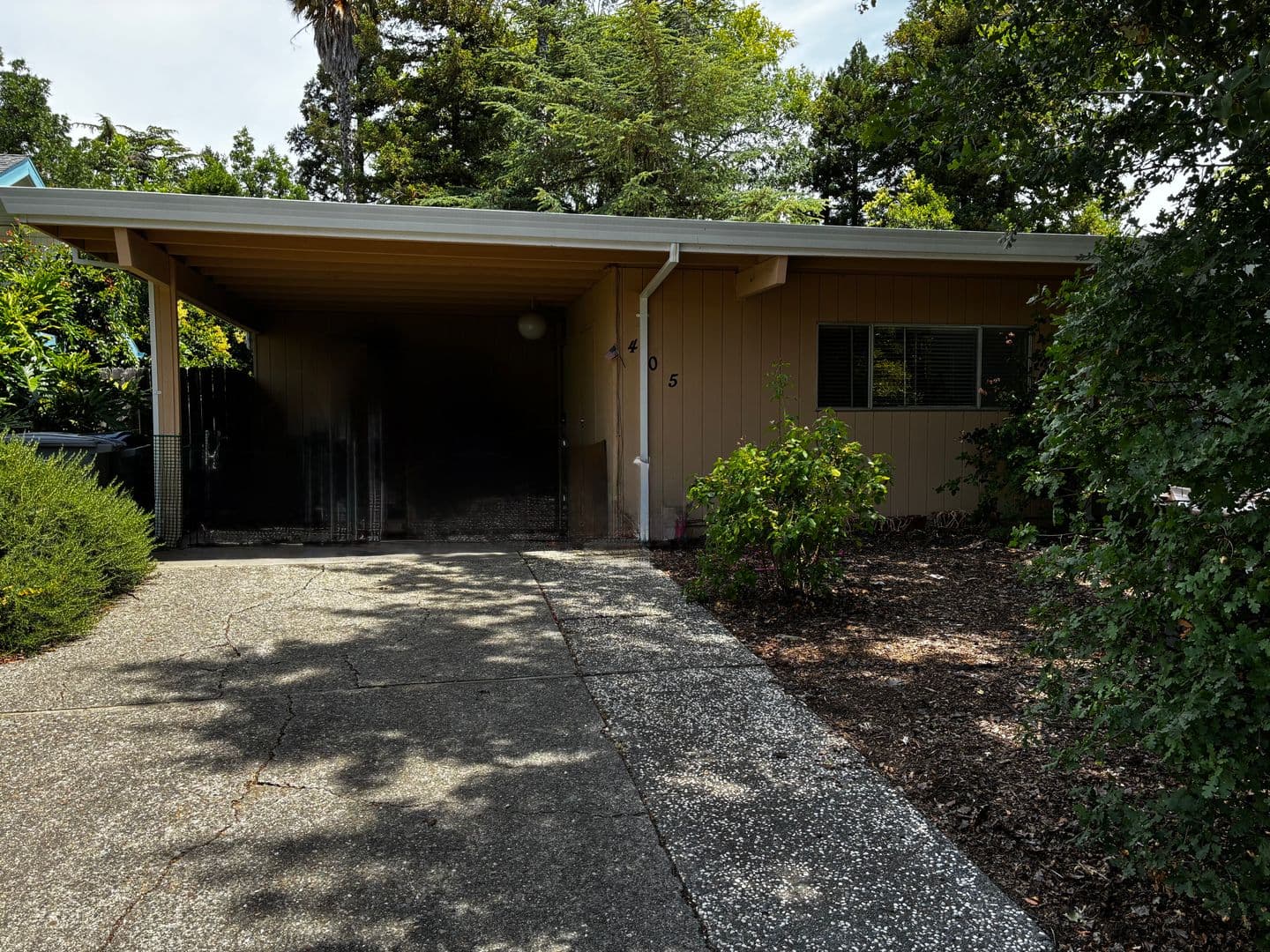 Davis House: 405 Jardin Place