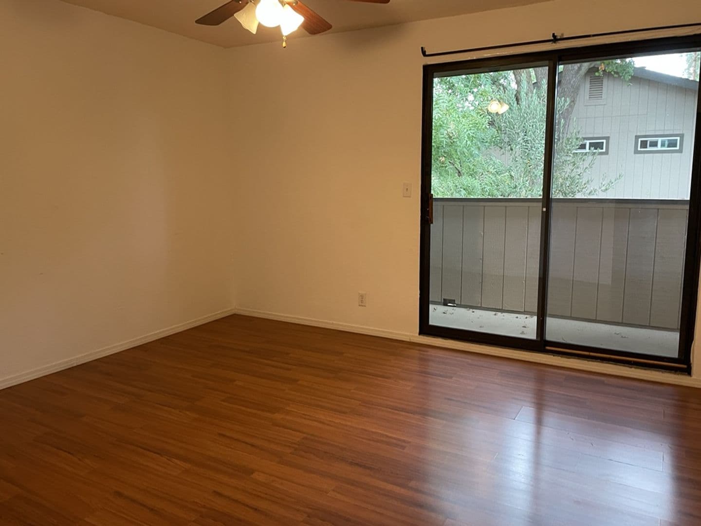 Davis House: 3401 Bermuda #27
