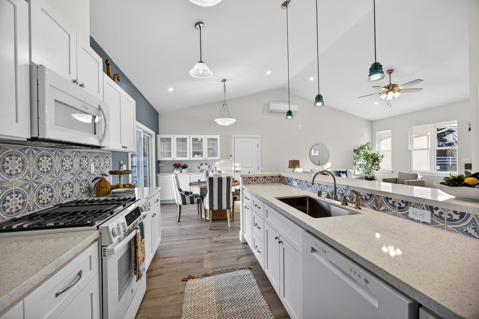 Davis House: 35622 Yosemite Avenue