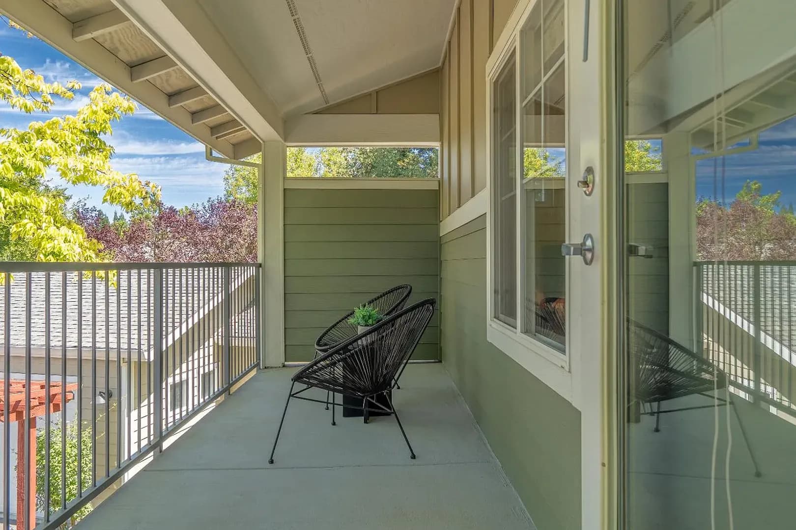 Davis Condo: 1818 Moore Blvd #204