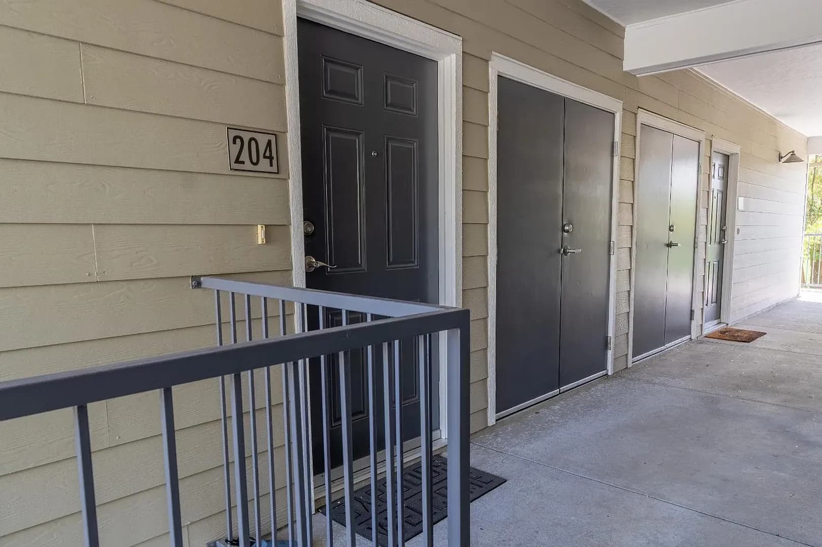 Davis Condo: 1818 Moore Blvd #204