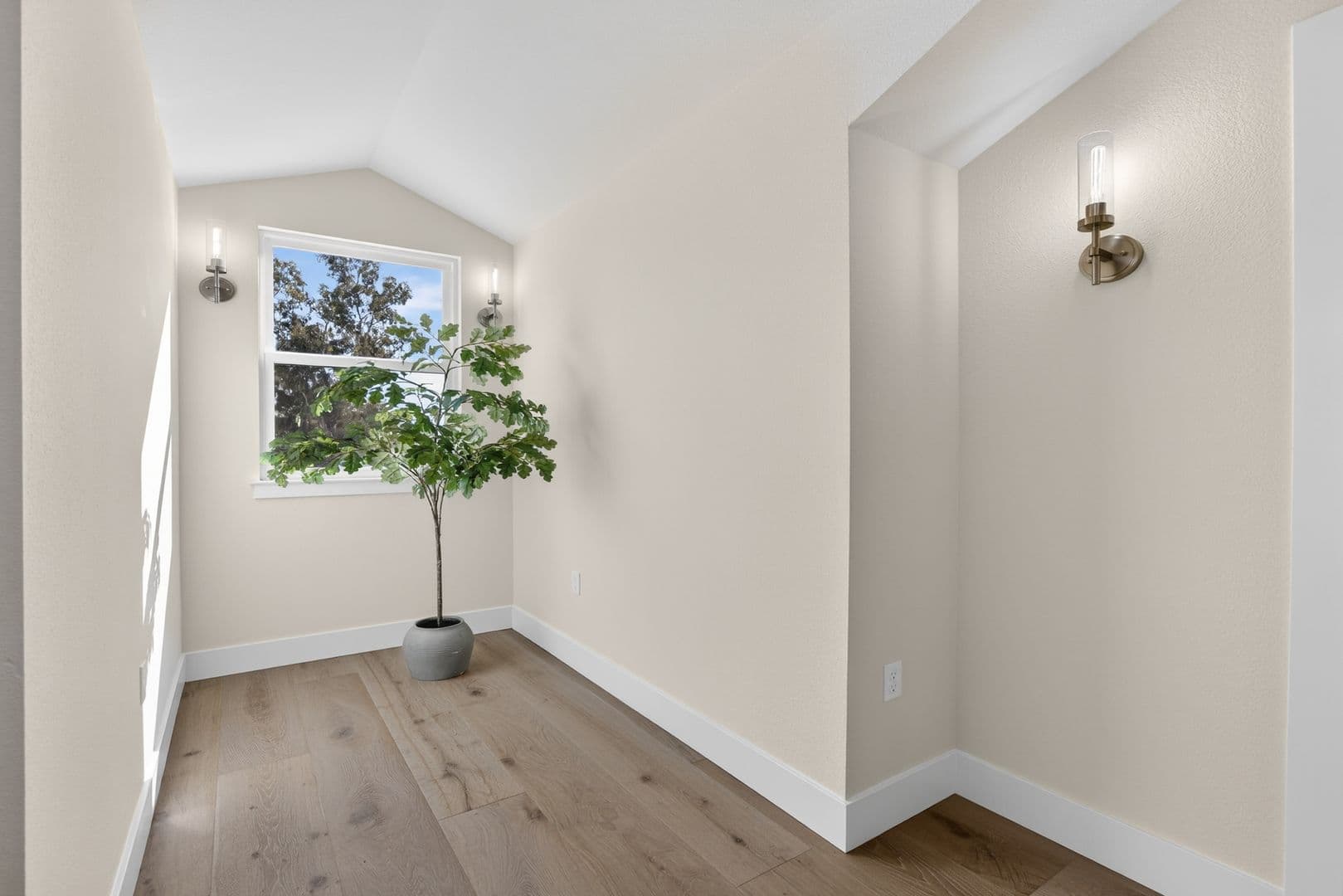 Davis House: 35628 Yosemite Avenue