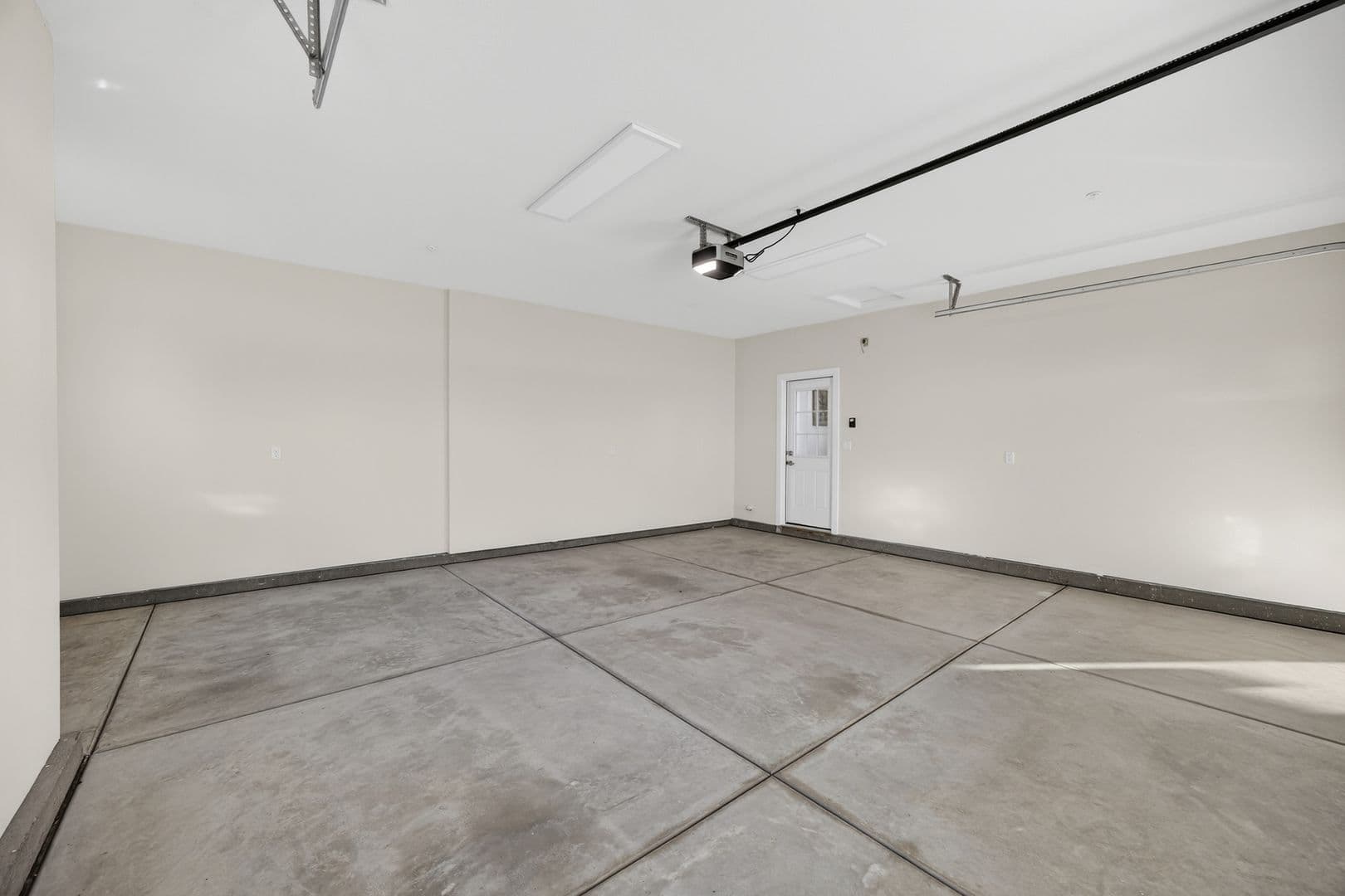 Davis House: 35622 Yosemite Avenue