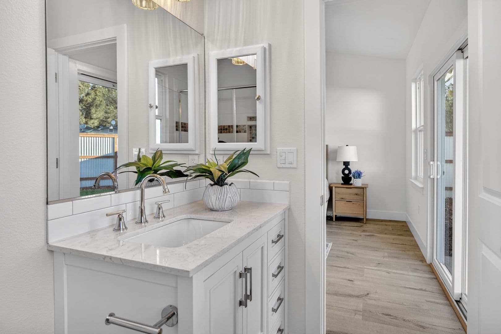 Davis House: 35622 Yosemite Avenue