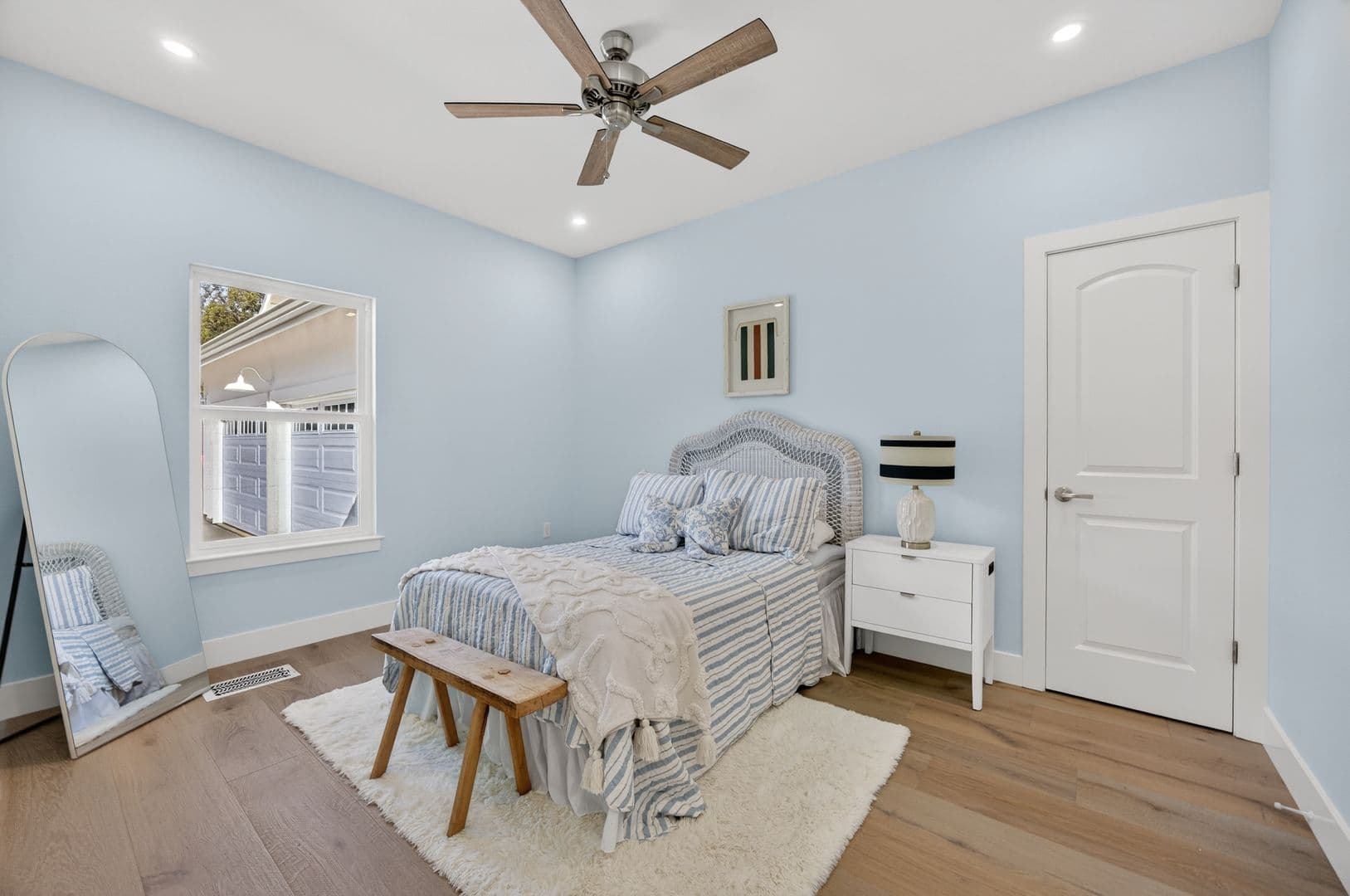 Davis House: 35628 Yosemite Avenue