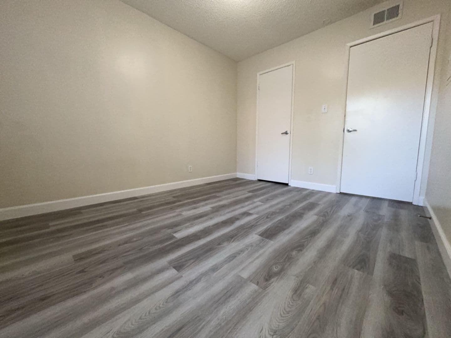 Davis Condo: 1901 Donner Ave #4