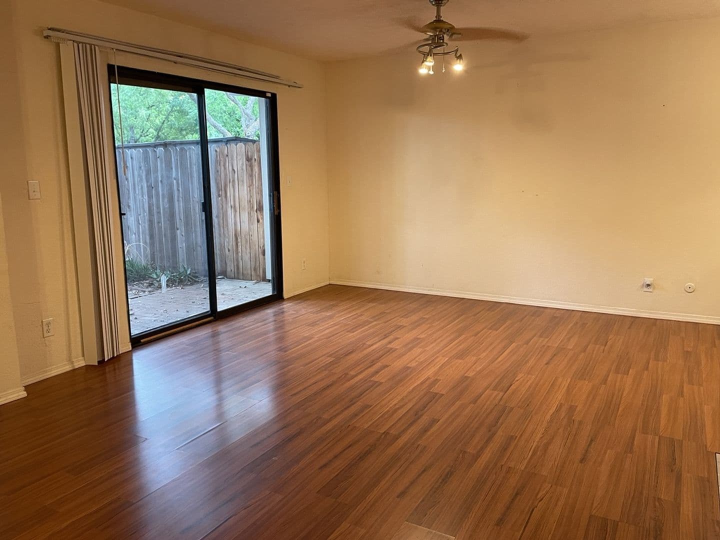 Davis House: 3401 Bermuda #27