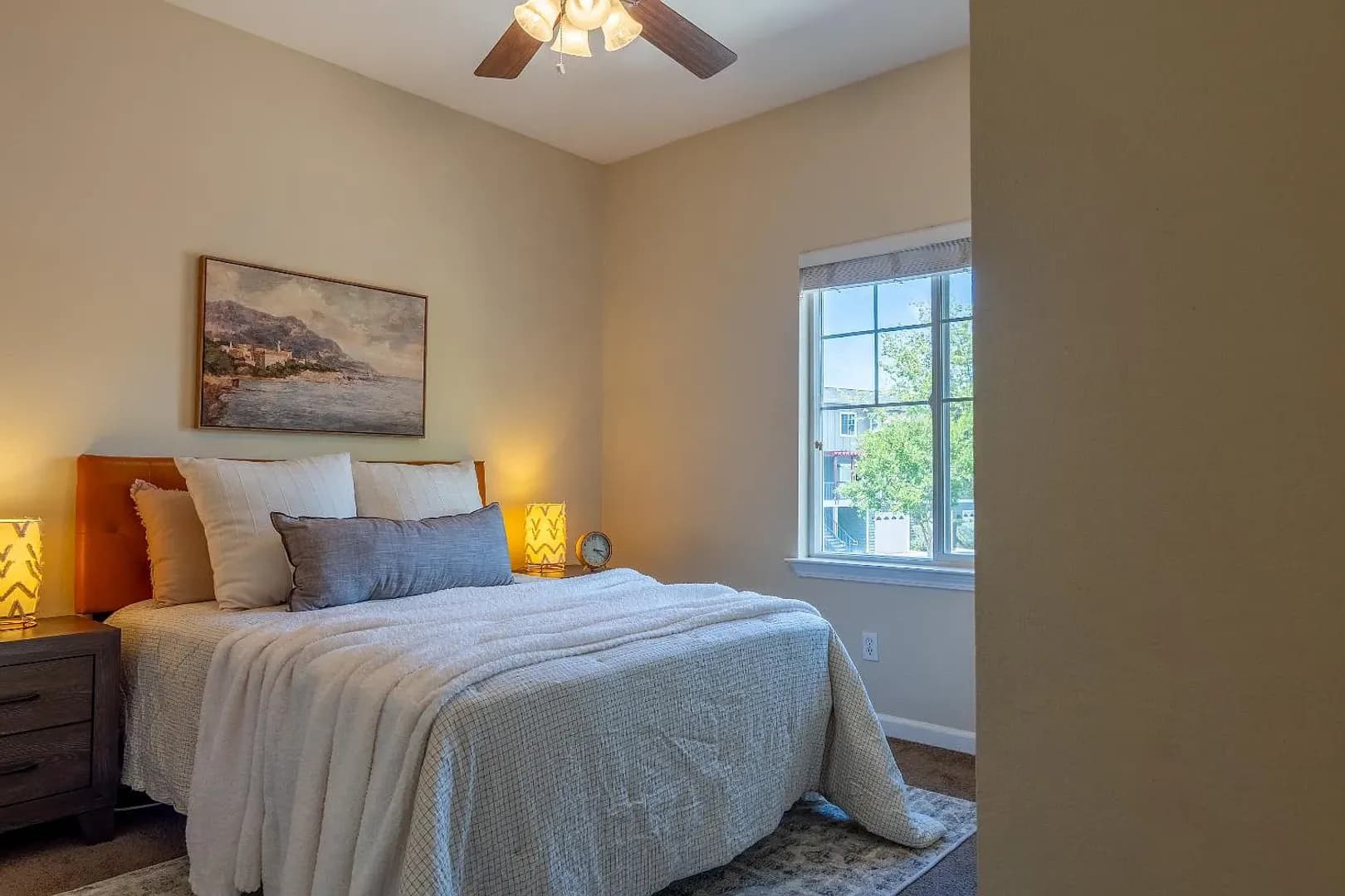 Davis Condo: 1818 Moore Blvd #204