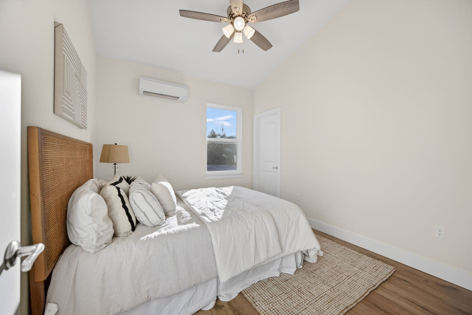 Davis House: 35622 Yosemite Avenue