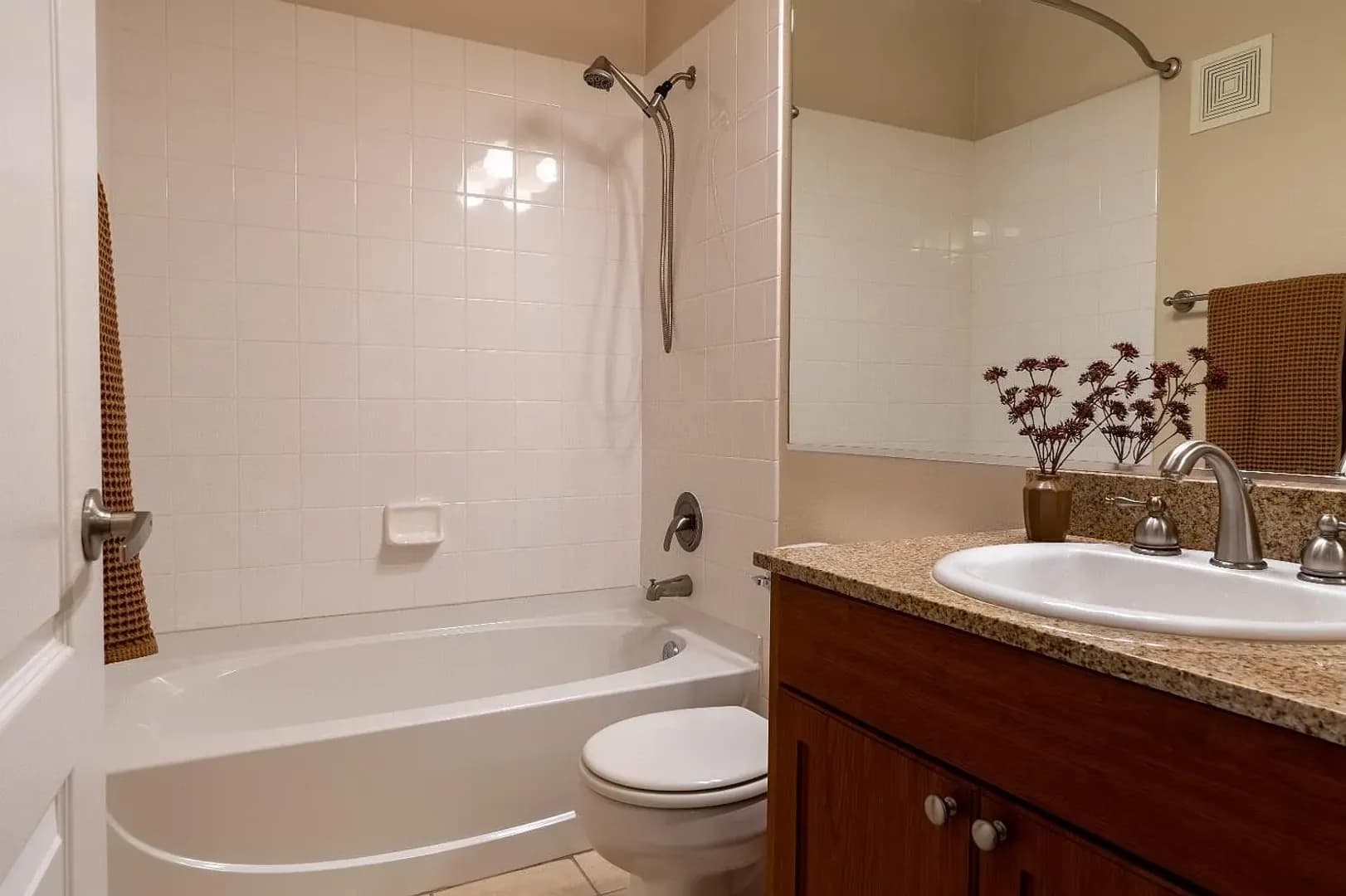 Davis Condo: 1818 Moore Blvd #204
