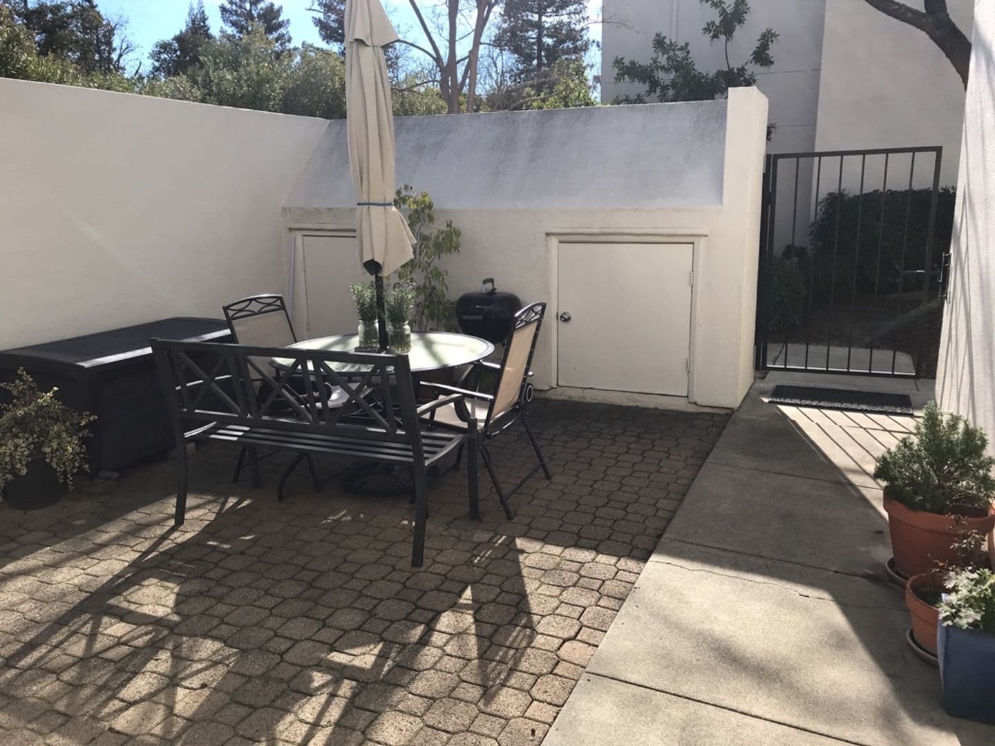Davis House: 909 Alvarado Avenue #12